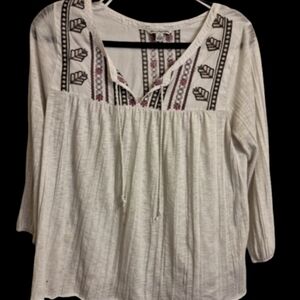 ❤️American Eagle Outfitters Women's SZ Medium Long-Sleeved Top Embroidered Shirt